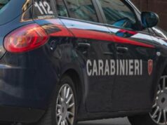 Napoli, la madre lo accoltella ma lui simula rapina: denunciato un giovane