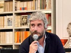 Osho torna in teatro: “L’autoironia di destra, questa sconosciuta”