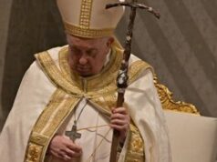 Papa Francesco: “Chi ferisce una sola donna profana Dio”