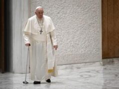 Papa: “Ho un problema, un po’ di bronchite”