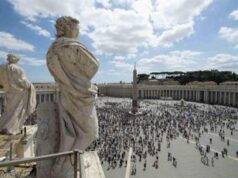 Prova a entrare armato di coltello in piazza San Pietro: bloccato dagli agenti