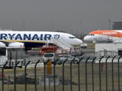 Rissa sul volo Ryanair per le Canarie: pilota costretto ad atterrare, arrestato passeggero