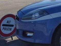 Roma, inseguimento sulla Colombo: feriti due agenti. Uomo in fuga investito da auto