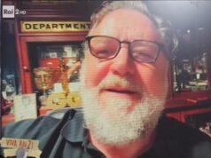 Russell Crowe ospite di Sanremo 2024, l’annuncio di Amadeus da Fiorello