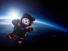 Spazio, l’orsetto spaziale GiGi in volo con l’Axiom 3