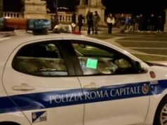 Vigili ‘pizzicati’ a vedere la Roma mentre pattugliano Campidoglio. Ma qualcuno attacca: “Fotomontaggio”