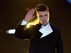 Fedez e i versi per Ferragni in ‘Sexy shop’: “Dici che sono bastardo ma per te io non cambio”