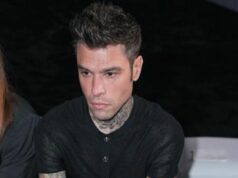 Fedez in prima fila dall’amica Donatella Versace: “Mi è molto vicina”