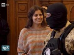 Ilaria Salis, protesta dell’eurodeputata ungherese in Aula: “E’ criminale e ha mentito”