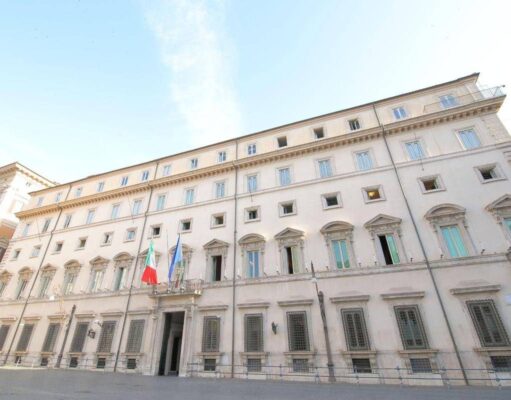 Iran, Palazzo Chigi: “Civili non possono pagare il prezzo delle colpe del regime”