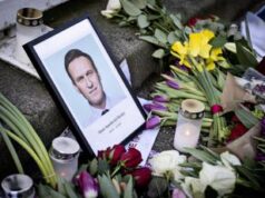 Navalny, alla fine tutti con Calenda: anche M5S e Lega alla fiaccolata bipartisan