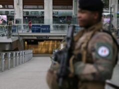 Parigi, attacco con coltello alla Gare de Lyon: tre feriti, aggressore ha patente italiana
