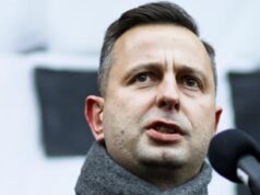 Polonia, l’avvertimento del ministro: “Prepararsi a possibile guerra con Russia”