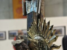 Strage Cutro, Gerardo Sacco crea un crocifisso con il legno della barca naufragata