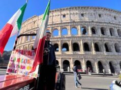 Trattori, la protesta arriva a Roma: due mezzi al Colosseo