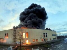 Trucazzano, incendio quasi circoscritto: timori per la densa colonna di fumo