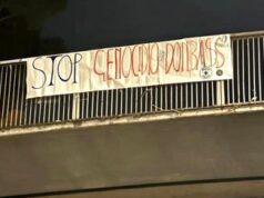 Ucraina, al Colosseo spunta striscione di Militia Christi: “Stop genocidio in Donbass”