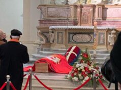 Vittorio Emanuele di Savoia, omaggio dei cittadini alla camera ardente