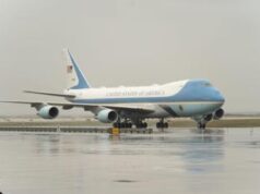 “Basta rubare dall’Air Force One”: la mail della Casa Bianca che imbarazza i giornalisti