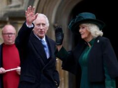 Carlo e Camilla a Windsor per Messa Pasqua, assenti William e Kate