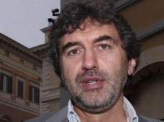 Elezioni Abruzzo, Marsilio ‘rockstar’ al comitato tra ressa tv e spumante