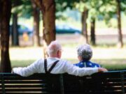 Essere nonni fa bene al cervello, curare i nipoti è uno scudo contro il declino cognitivo