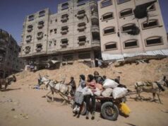 Israele-Gaza, bombe su campo profughi Nuseirat: 10 morti