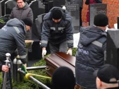 Navalny, My Way di Sinatra e la musica di Terminator per l’addio – Video