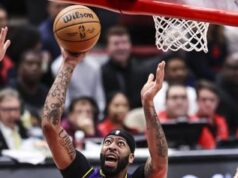 Nba, impresa Lakers a Milwaukee senza James