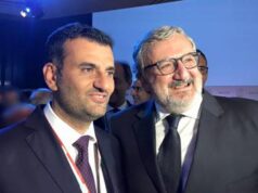 Non solo la foto di Decaro, quando il selfie è scomodo (e imparabile)