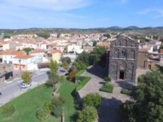 Nuoro, attentato al Comune di Ottana: bomba all’ingresso del municipio esplosa nella notte