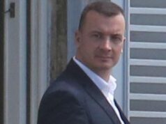 Rocco Casalino, insulti omofobi dal re delle bancarelle: “Sei miserabile gay, per non dire fr…”