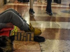 Sarzana, 16enne colpisce con una spranga clochard vicino stazione a Sarzana