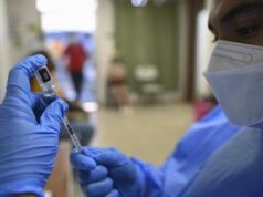 Si vaccina 217 volte contro il Covid: “Nessun effetto avverso”