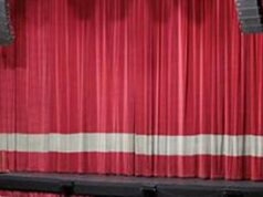 Topo in platea mentre è in scena ‘Natale in casa Cupiello’, panico al Sistina