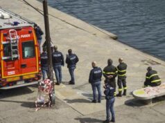 Torino, cade nel Po mentre scatta foto alla moglie e muore