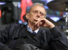 Fassino e il furto del profumo al duty free, acquisito video