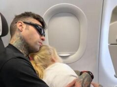 Fedez in volo per Miami: “Finalmente parto con i miei bimbi”