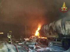 Incidente su A14, scontro pullman-camion e incendio in galleria: un morto