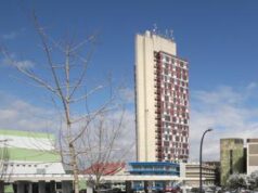 Napoli, non può entrare con l’auto in parcheggio ospedale: litiga con i vigilanti e muore. Si indaga per omicidio