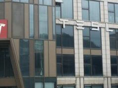 Tesla, Musk taglia 14mila posti di lavoro con una mail