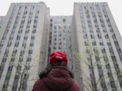 Trump a processo, un uomo si dà fuoco davanti al tribunale di New York