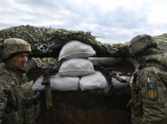 Ucraina, Zelensky ha bisogno di rinforzi al fronte: stretta sugli ucraini all’estero