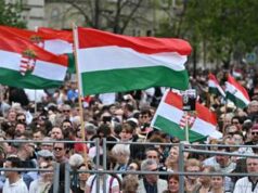 Ungheria, decine di migliaia in piazza contro il governo Orban