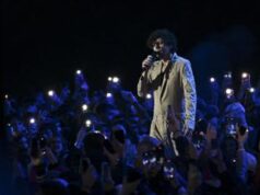 E’ ‘ipnosi collettiva da smartphone’ ai concerti, cos’è e come si manifesta