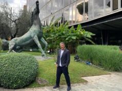 Fiorello scherza con l’ad Rai: “Bortone legata in viale Mazzini, si possono tirare freccette”