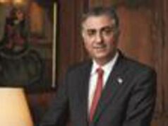Iran, il figlio dell’ex Shah: “Dopo morte Raisi governo debole e diviso, Cpi arresti Khamenei”