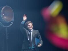 Javier Milei rientra in Argentina: “Torno surfando su un’onda di lacrime socialiste”