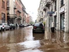 Maltempo a Milano, forti piogge: strade allagate – Video