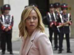 Meloni denuncia: “Morbosità sulla mia vita privata”. E su De Luca: “E’ un bullo”